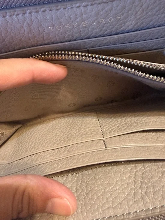 Tory Burch Pebbled grey/Taupe Zip Around Wallet - Picture 8 of 9